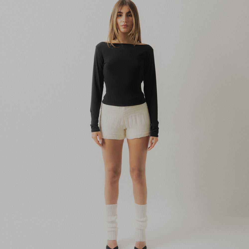 
                  
                    LAURI TOP
                  
                