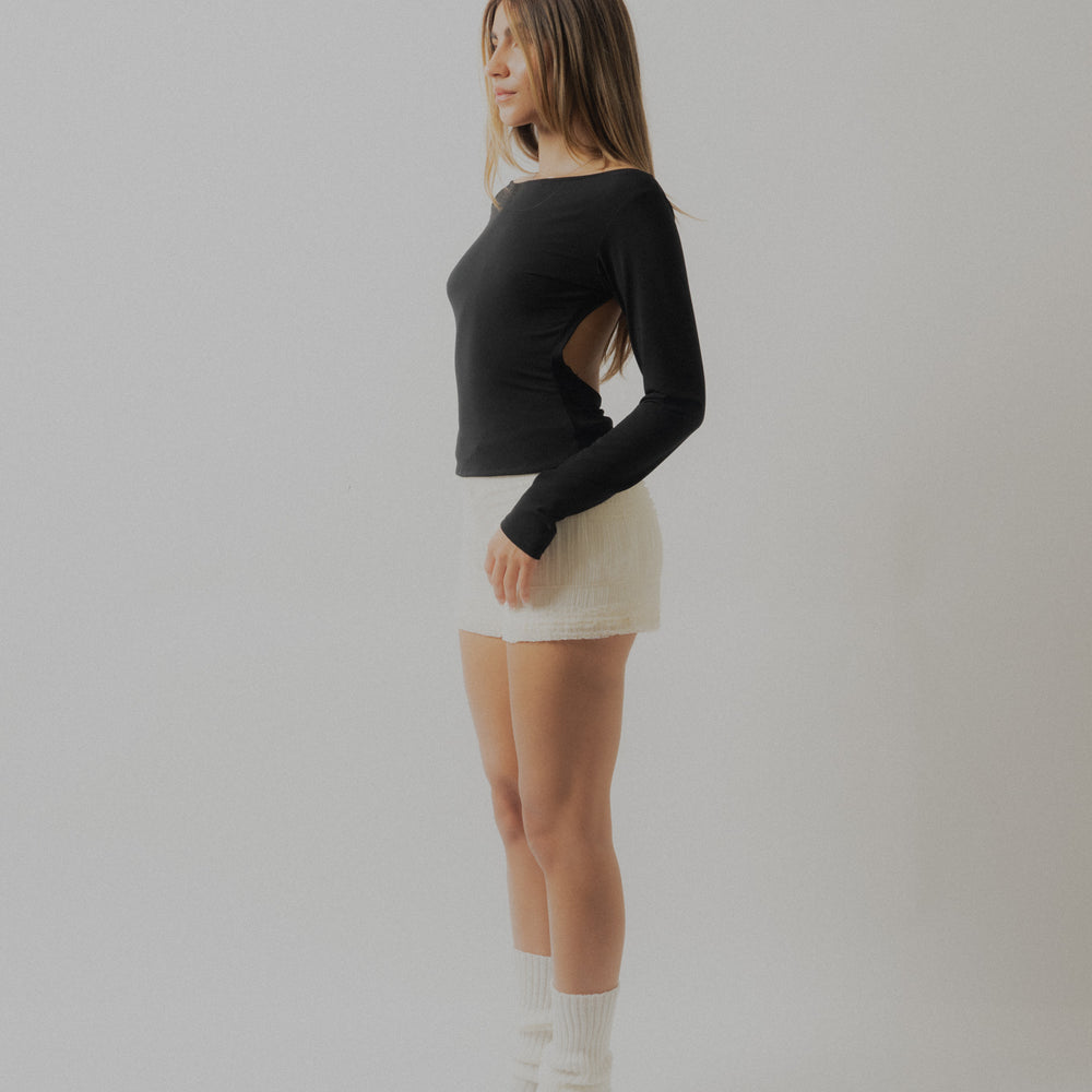 
                  
                    LAURI TOP
                  
                