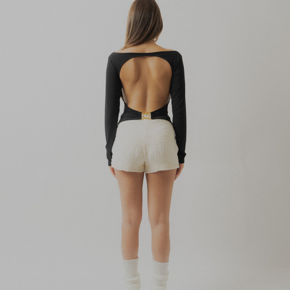 
                  
                    LAURI TOP
                  
                