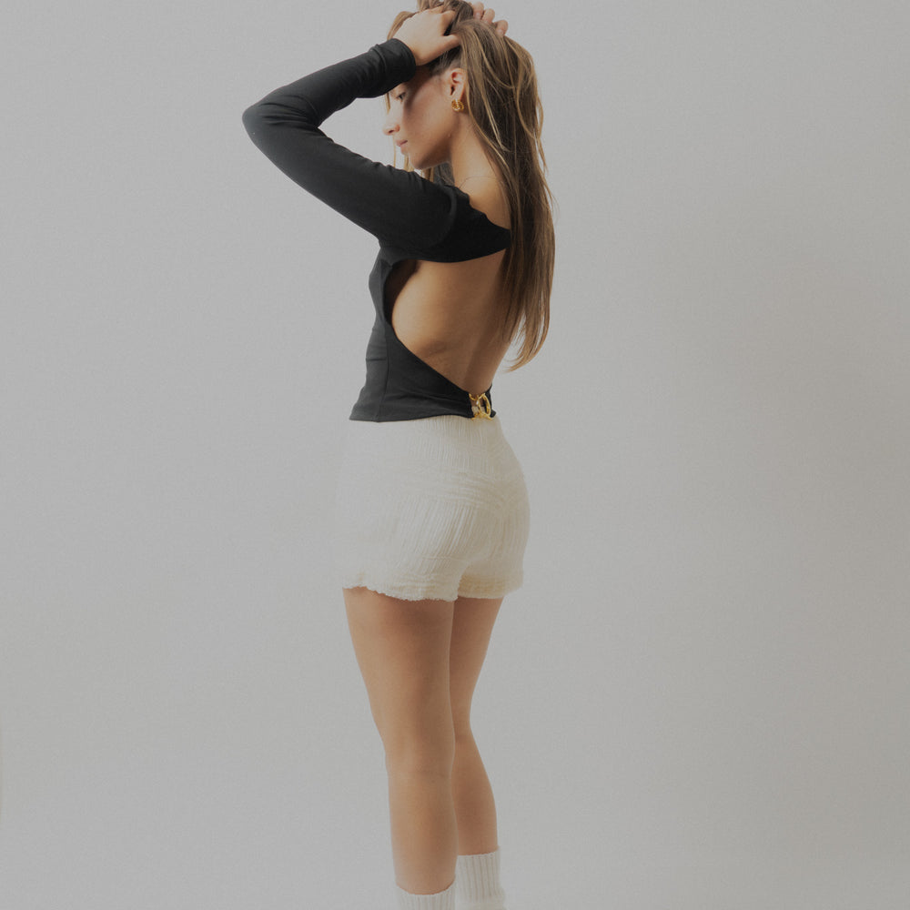 
                  
                    LAURI TOP
                  
                