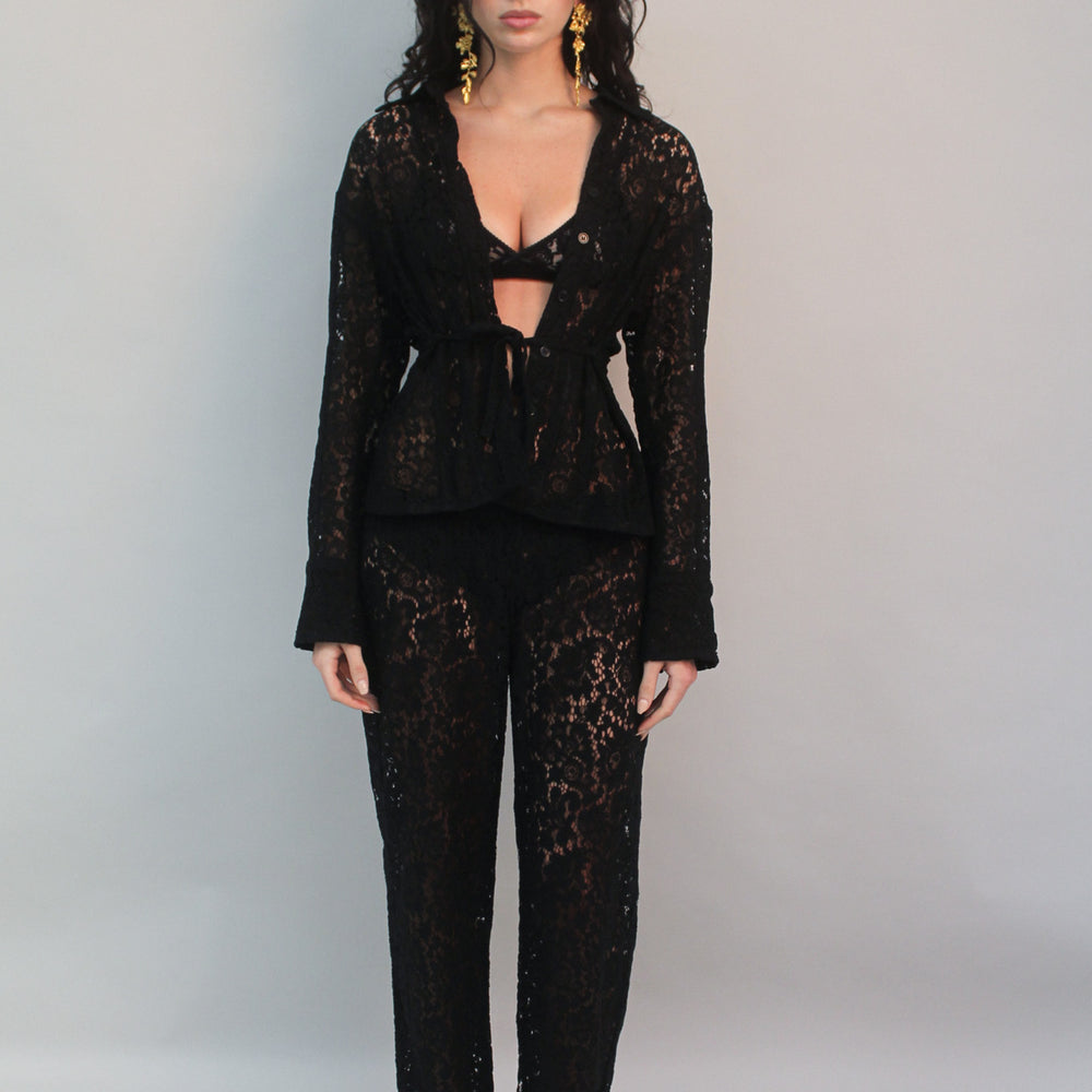 
                  
                    LACE BUTTON DOWN
                  
                