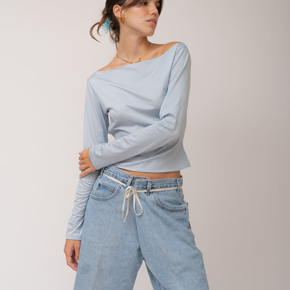 
                  
                    LAURI TOP
                  
                