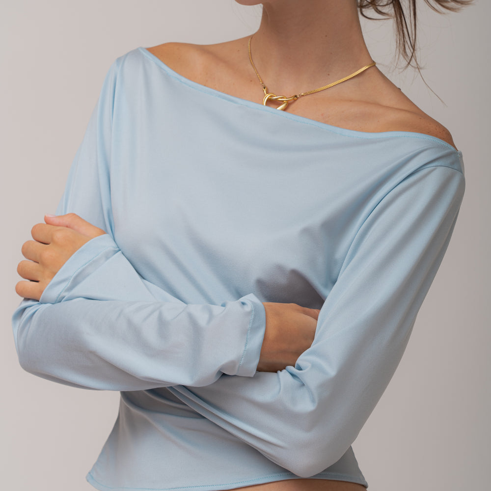 
                  
                    LAURI TOP
                  
                